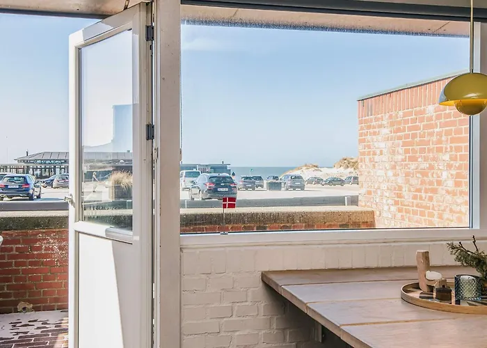 5 Person In Henne-by Traum