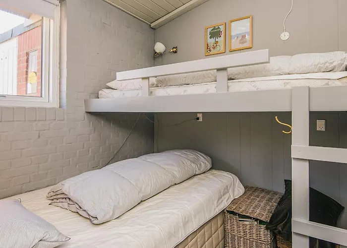 5 Person In Henne-by Traum * Henne Strand