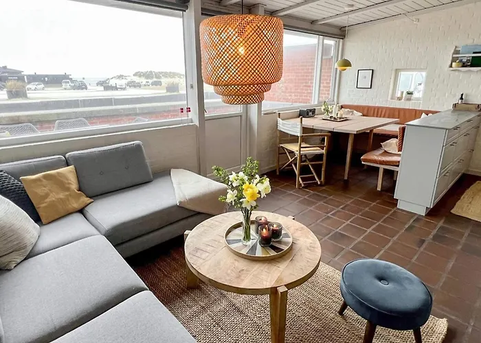 5 Person In Henne-by Traum